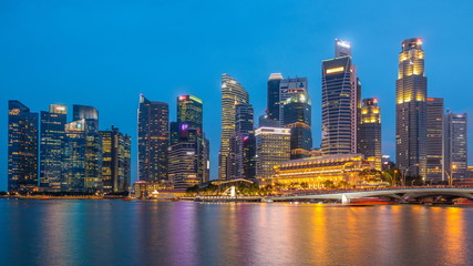 Fototapeta na wymiar Stunning twilight view of Singapore city cityscape skyscrapers day to night timelapse