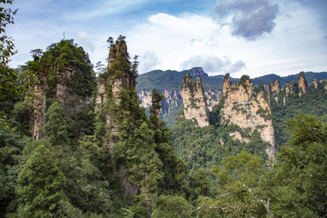 Fototapeta na wymiar view of mountains zhanjiajie