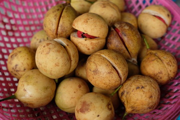  Fresh nutmeg fruits sold in market