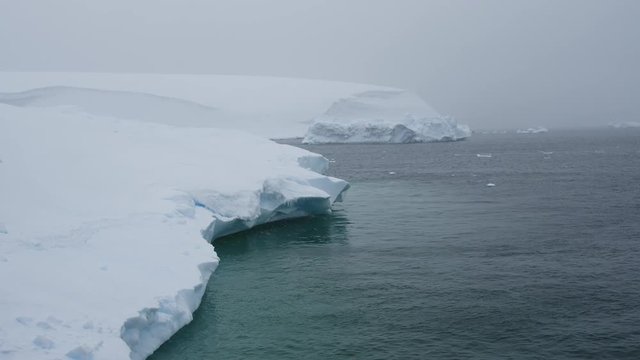 Eiskante in Antarktis