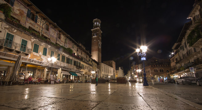 Verona Piazza delle Erbe di sera