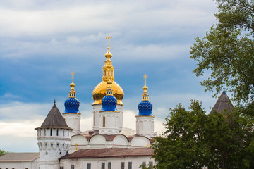 Fototapeta na wymiar Old Russian traditional architecture – beautiful view of the stone Tobolskiy Kremlin, the Golden dome of the Orthodox Church Cathedral, Gostiny Dvor towers (Russia, Siberia)