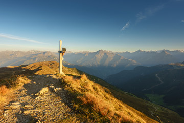 Gipfelkreuz in den Alpen