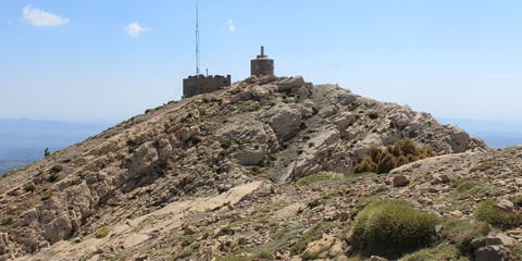 Fototapeta premium A un paso de la cima