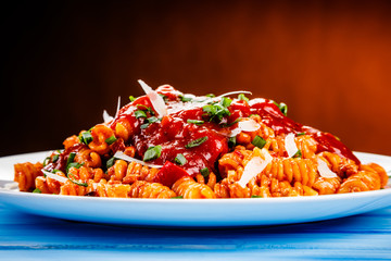 Fusilli with meat, tomato sauce and vegetables