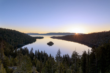 Obraz premium Sunrise at Emerald Bay, Lake Tahoe