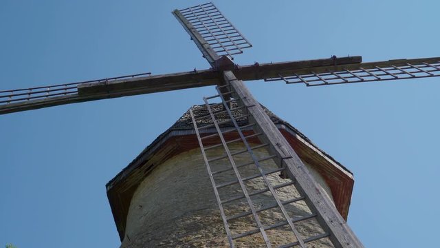 19759_The_broken_propeller_of_the_windmill_in_Lahemaa_park_in_Estonia.mov