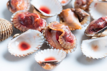 Steamed cockle ( Boiled cockles ) with spicy seafood sauce