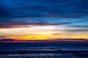 Obraz premium Blue Shaded Sunset at Karon Beach Over the Ocean