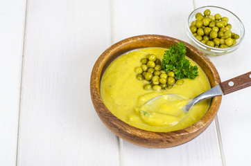 Diet puree from canned green peas