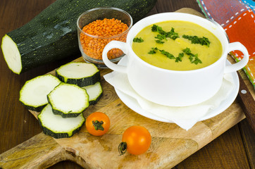 Diet cream soup with zucchini and lentils