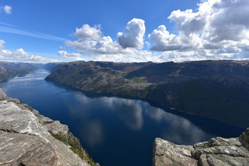 Obraz premium Der Lysefjord, vom Preikestolen aus betrachtet.