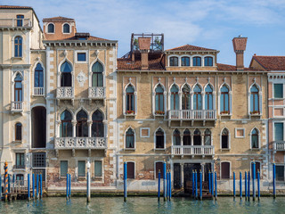 Fototapeta na wymiar Bunte Häuser am Canale Grande, Venedig