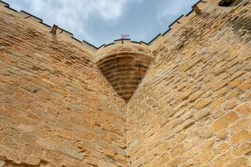 Blick auf die Stadtmauer des Palacio Real de Olite, Navarra Spanien 