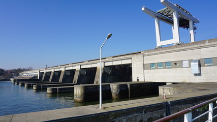 Schleuse Altenwörth, Donau, Österreich von einem Flusskreuzfahrtschiff