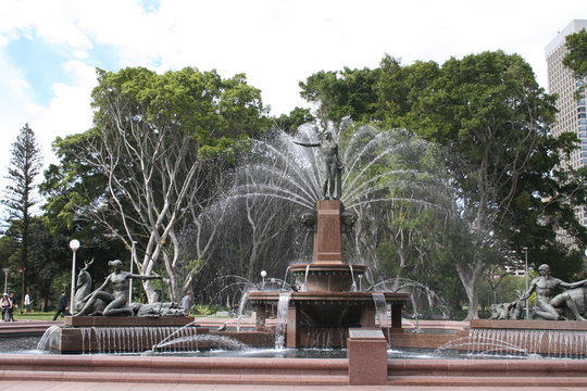 Hyda park, sightseeing in sydney