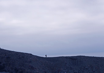 Obraz premium man's path between heaven and earth