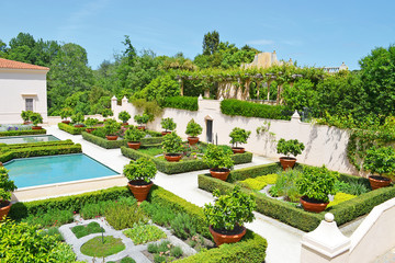 Fountain center Hamilton Gardens