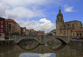 Naklejka premium nabrzeże rzeki Nervion w mieście Bilbao