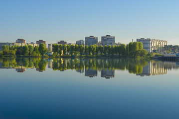 Fototapeta na wymiar Dawn on the lake in Minsk. Belarus.
