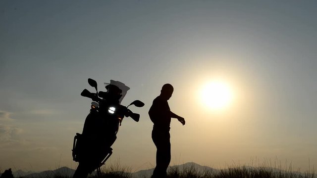 muhteşem bir g&uuml;n&uuml;n sabahı ve motosiklet yolculuğunda ufak bir mola