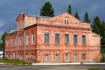 Fototapeta na wymiar Biysk, old brick house