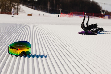 Equipment for snowboarding on a new groomed snow