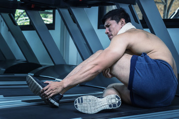 Man lag pain after workout in the morning.