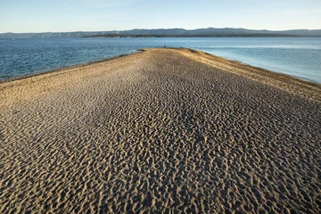 Photo sur Plexiglas Plage de la Corne d'Or, Brac, Croatie Coucher du soleil sur la plage de galets Golden Cape (Zlatni rat) est l& 39 une des plages les plus célèbres de Croatie, sur le côté sud de l& 39 île de Brac, près de la ville de Bol