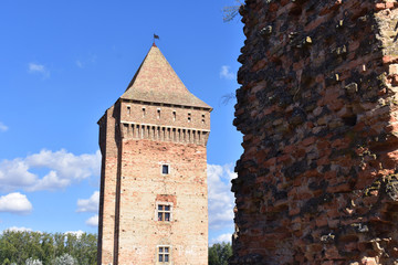 Fototapeta na wymiar old fortress and its tower with sky in the background