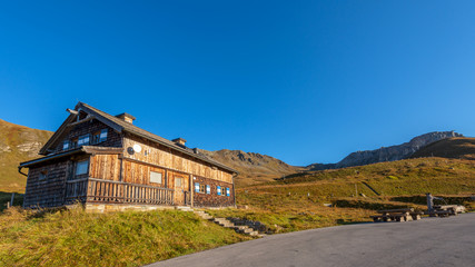 Fototapeta na wymiar Hütte an der Grossglockner Hochalpenstrasse, Kärnten, Österreich