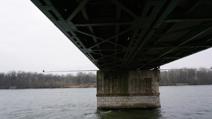 Brücken über der Donau zwischen Passau in Bayern und Wien im Frühling
