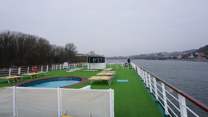 Flusskreuzfahrt auf der Donau zwischen Wien und Linz, Richtung Passau