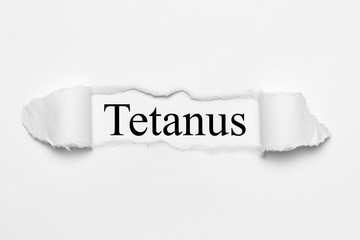 Tetanus auf weißen gerissenen Papier