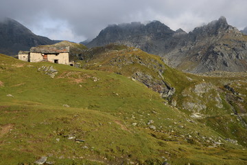 Valle d'Aosta- vecchie stalle nell'alta valle di Gressoney