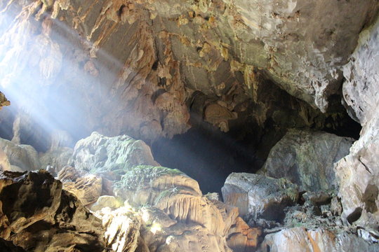 Tham Phu Kham Cave, Vang Vieng, Laos
