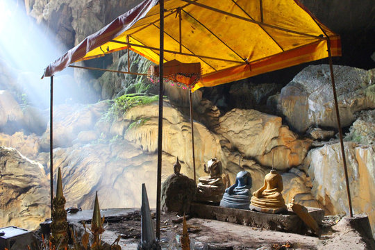 Tham Phu Kham Cave, Vang Vieng, Laos