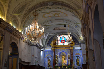 Fototapeta na wymiar Nef de l'église de l'Annonciation à Corte en Corse