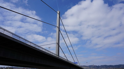 Linz, Donau, &Ouml;sterreich, Br&uuml;cken und Br&uuml;ckenpfeiler, fotografiert von eine Flusskreuzfahrtschiff
