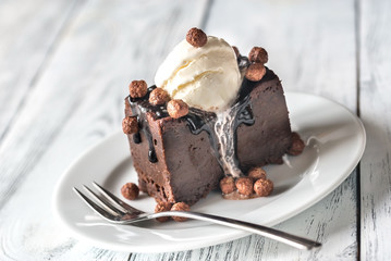 Chocolate brownie with vanilla ice cream