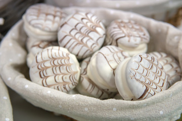 Fresh gingerbread in the basket.