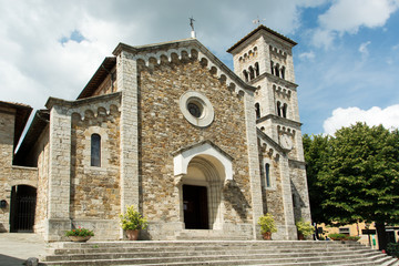 Fototapeta na wymiar Kirche von Castellina in Chianti in Italien