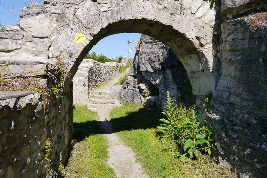 Tor Burgruine Helfenstein