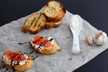 Grilled bread with salmon and balsamic