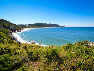 Obraz premium A view of the Atlantic ocean from a hiking path in Florianopolis, Brazil