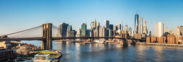 Fotobehang Brooklyn bridge en Manhattan op zonnige dag, New York City © sborisov