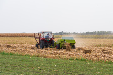 Obraz premium a red tractor on a field in autumn