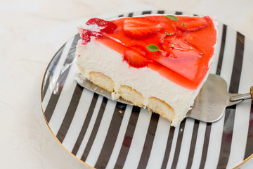 sernik z truskawkami