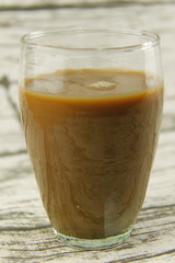 Café au lait dans un verre