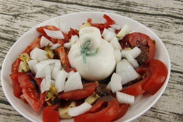 Salade de tomates et burrata
